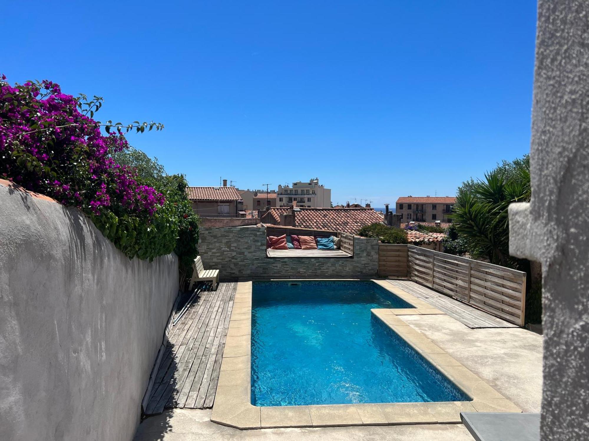 Appartement Pour 4 face à la piscine à Marseille Extérieur photo
